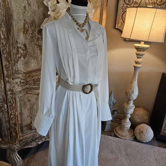 Elegant White Pleated-Front Maxi Dress with Long Sleeves - Picture 3 of 13